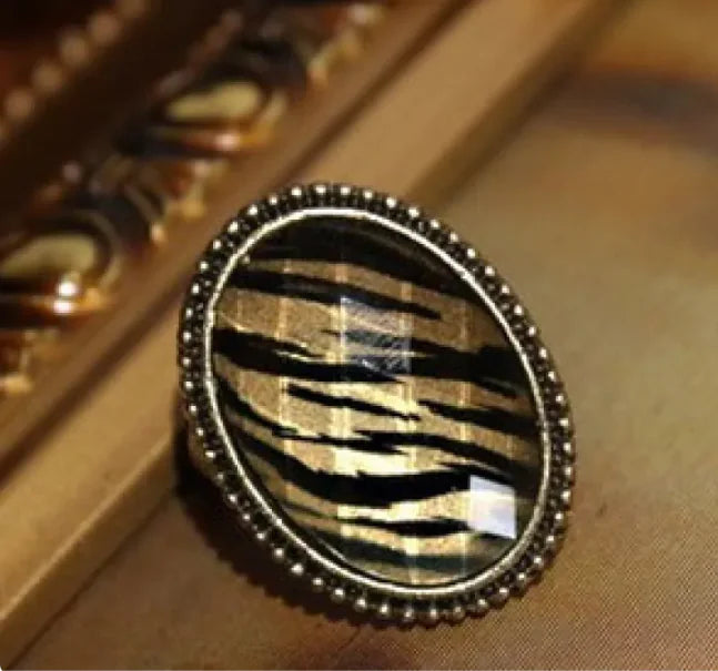 Classic Floral Gemstone Oval Ring HejK.com Marketplace LLC