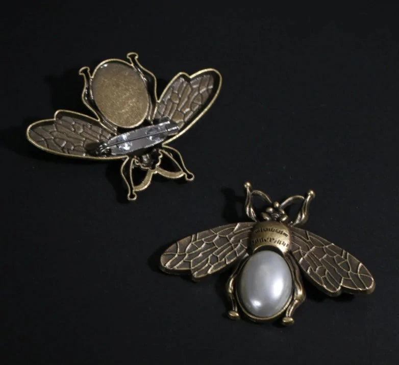 Pearl Bulb Brooch WEM Support (www.WEM.support)