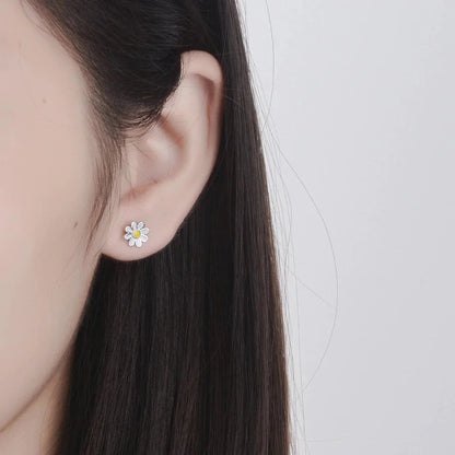 Single Flower And Single Bee Earring WEM Support (www.WEM.support)