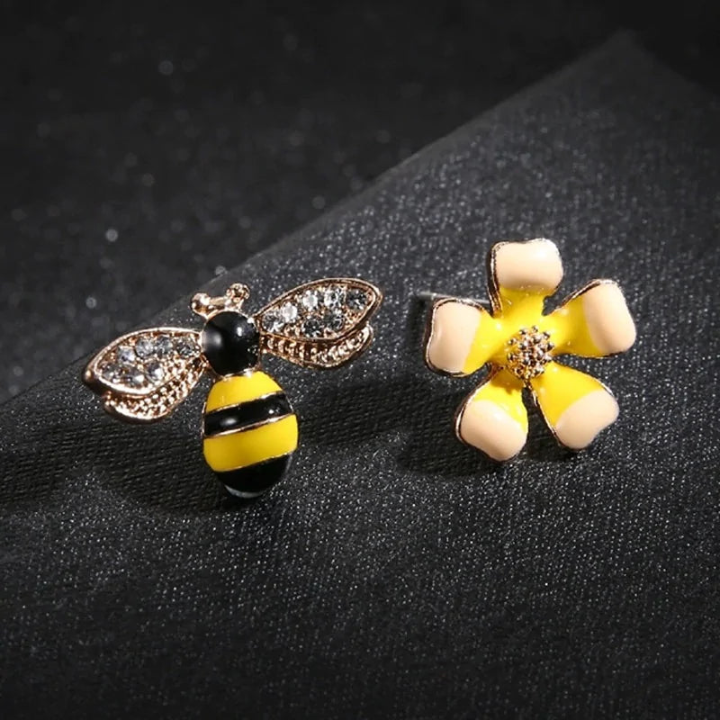 Single Flower And Single Bee Earring WEM Support (www.WEM.support)