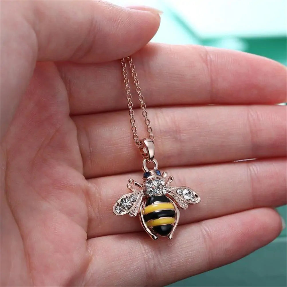 Bee Pendant With Feature Wings And Chain WEM Support (www.WEM.support)