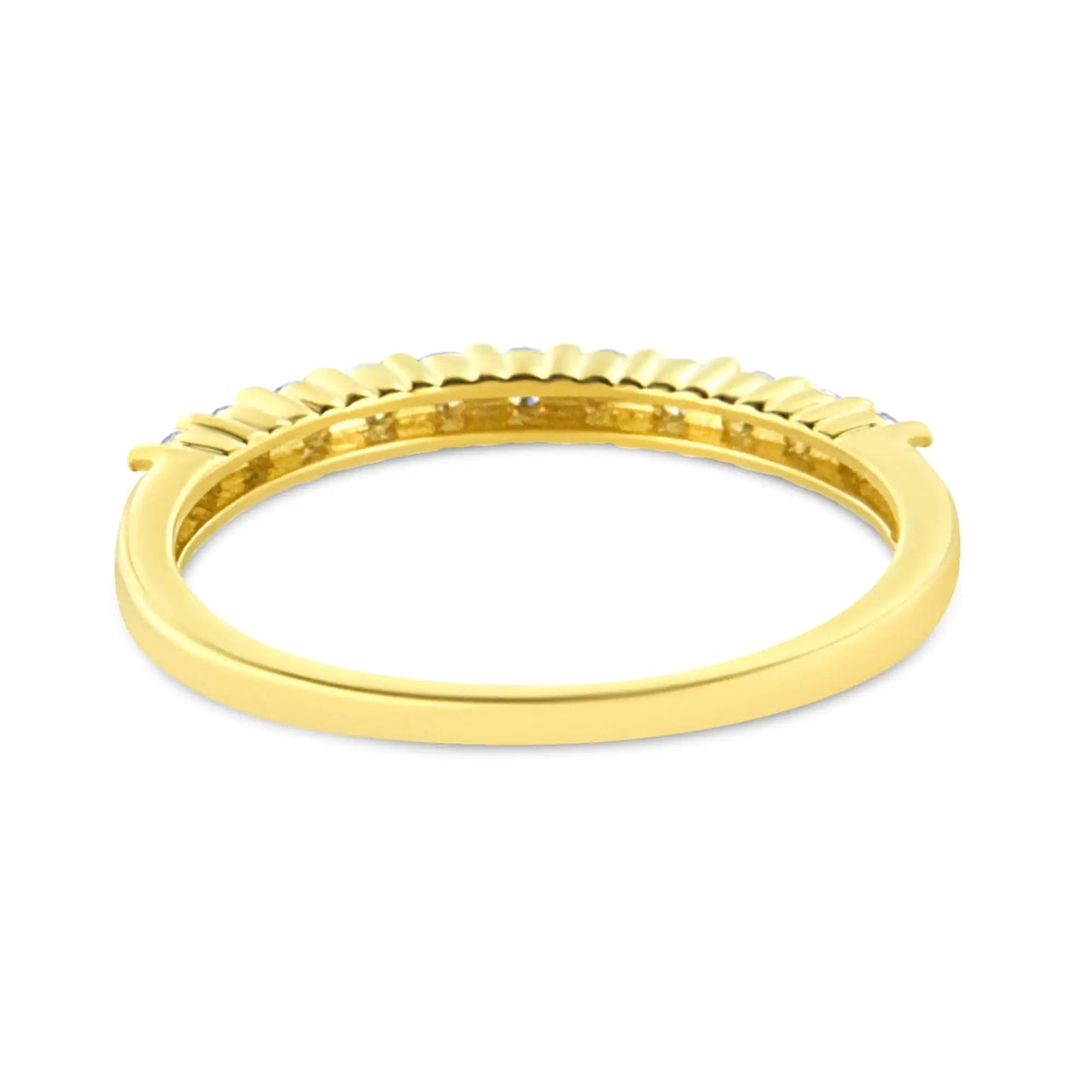 Anillo de Estilo de Banda Estriada de Oro Amarillo de 10K y Diamantes de 1/4 Cttw Certificado por IGI (Color I-J, Claridad I2-I3) WEM Support (www.WEM.support)