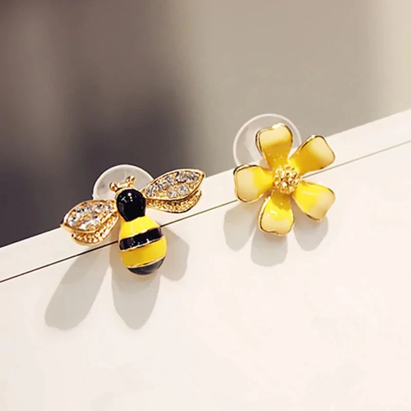 Single Flower And Single Bee Earring WEM Support (www.WEM.support)