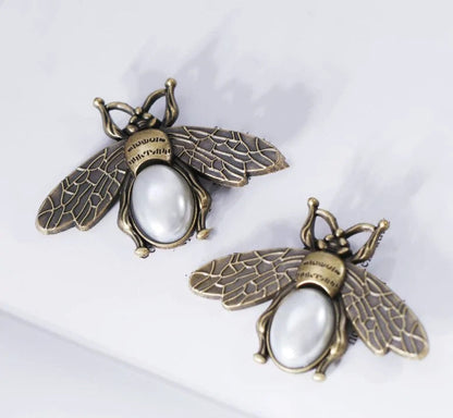 Pearl Bulb Brooch WEM Support (www.WEM.support)