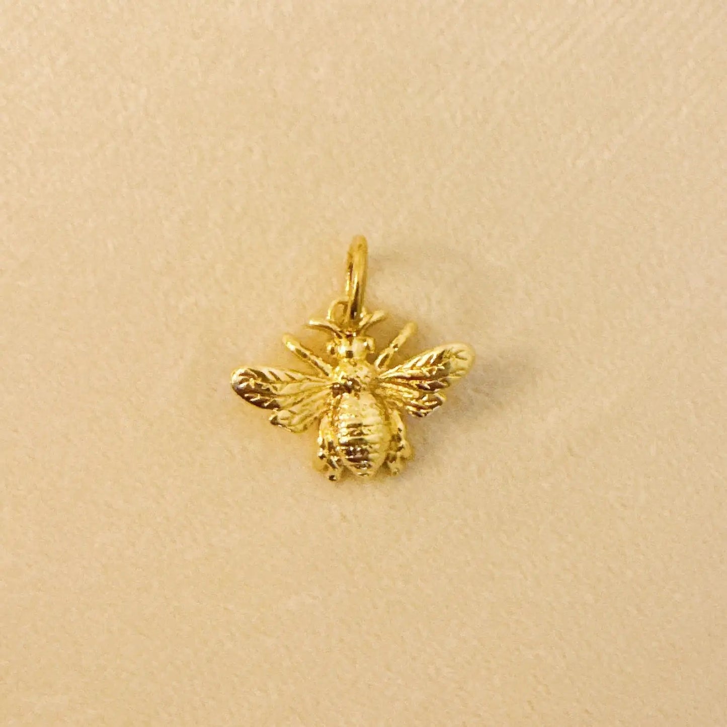 Bee The Queen Seamless Clip Charm WEM Support (www.WEM.support)