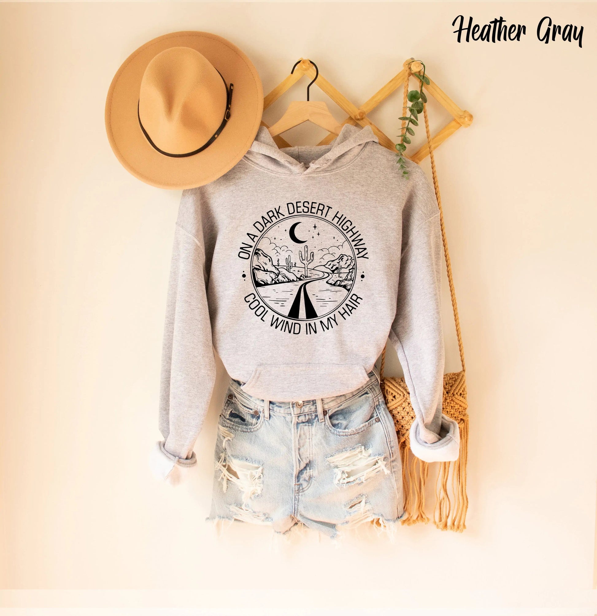 Na Estrada Deserta Escura Com Uma Brisa Fresca Na Minha Camisa, Camisa Musical WEM Support (www.WEM.support)