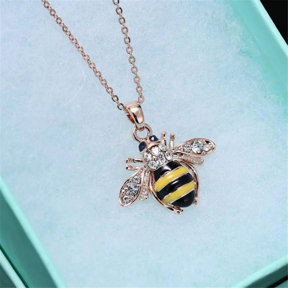 Bee Pendant With Feature Wings And Chain WEM Support (www.WEM.support)