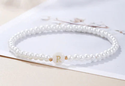 Pulsera Delicada con Perlas y Letra Inicial HejK.com Marketplace LLC