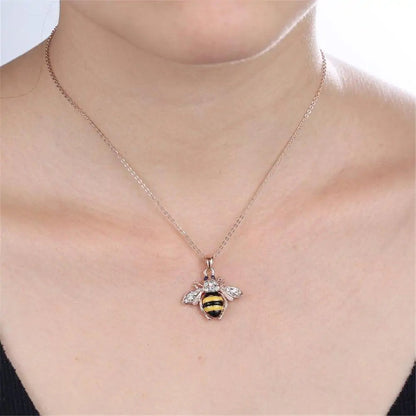 Bee Pendant With Feature Wings And Chain WEM Support (www.WEM.support)
