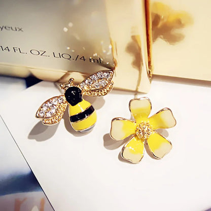 Single Flower And Single Bee Earring WEM Support (www.WEM.support)