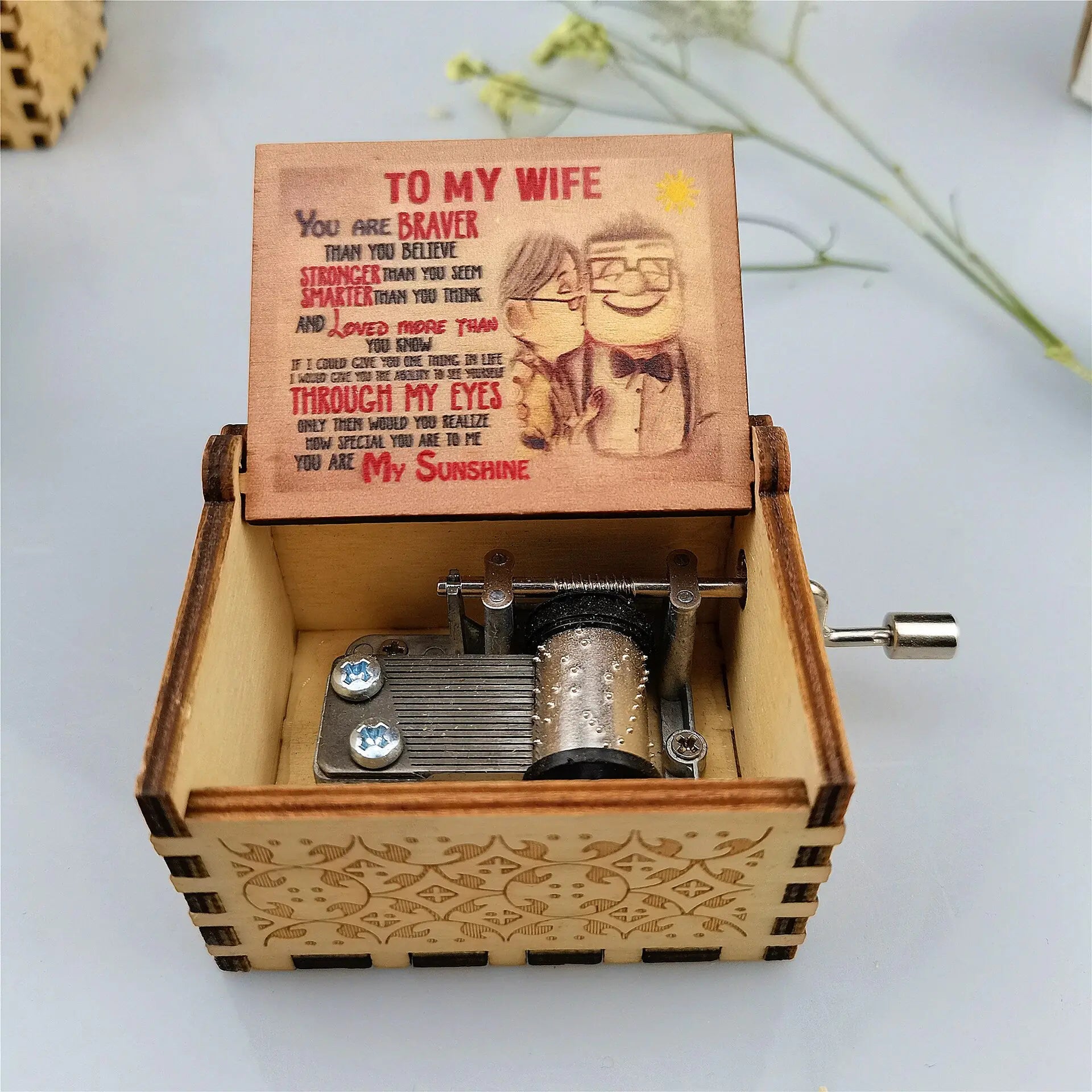 Caixa de Música com Escultura em Madeira e Impressão Colorida WEM Support (www.WEM.support)