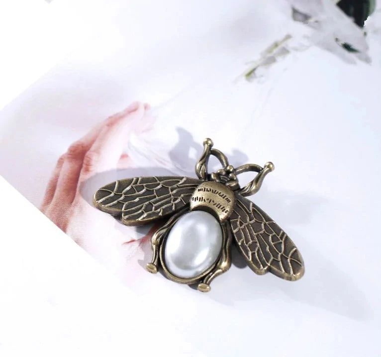 Pearl Bulb Brooch WEM Support (www.WEM.support)