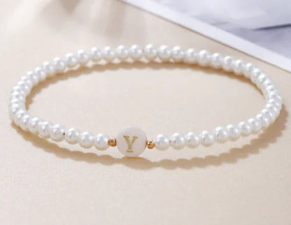 Pulsera Delicada con Perlas y Letra Inicial HejK.com Marketplace LLC